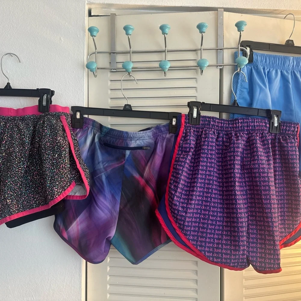 SET OF 4 Nike.Please look pictures//video for better description!!❣️😉 - Picture 7 of 12